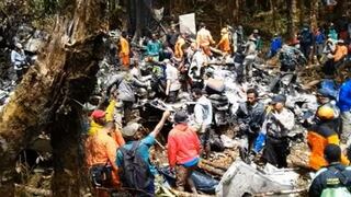 Recuperan primeros cuerpos de accidente en Indonesia [VIDEO]