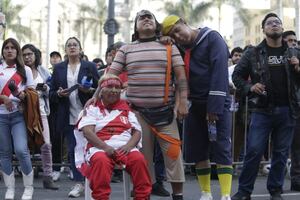 Hinchas de la Bicolor decepcionados tras derrota ante Bolivia por Eliminatorias 2026 | FOTOS