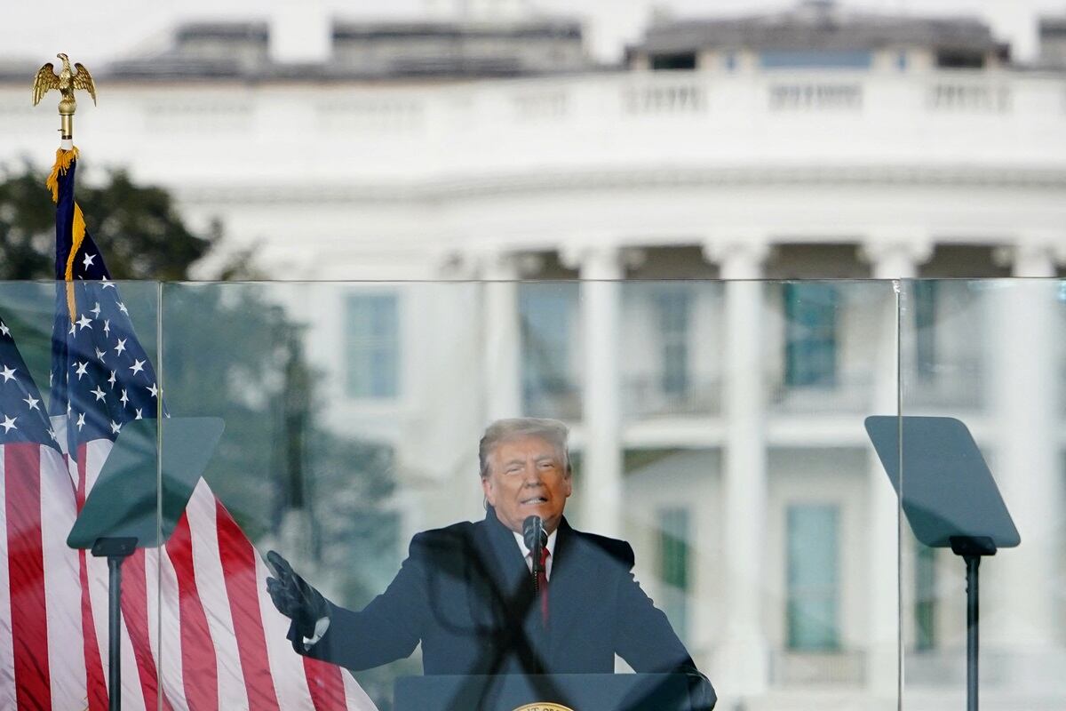 El presidente de Estados Unidos, Donald Trump, habla con sus partidarios desde The Ellipse, cerca de la Casa Blanca, el 6 de enero de 2021, en Washington, DC. (Foto de MANDEL NGAN / AFP)