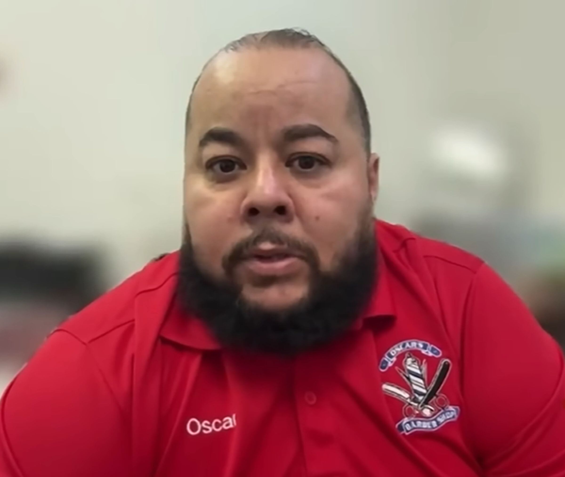 Según contó Óscar Vargas, un inspector de licencia le informó que los agentes no venían con él. Es a raíz de ello que decidió actuar. (Foto: Noticias Telemundo / YouTube)