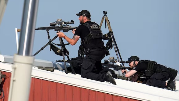 Francotiradores de la policía en el acto del expresidente de Estados Unidos, Donald Trump. (Foto: Gene J. Puskar - AP)