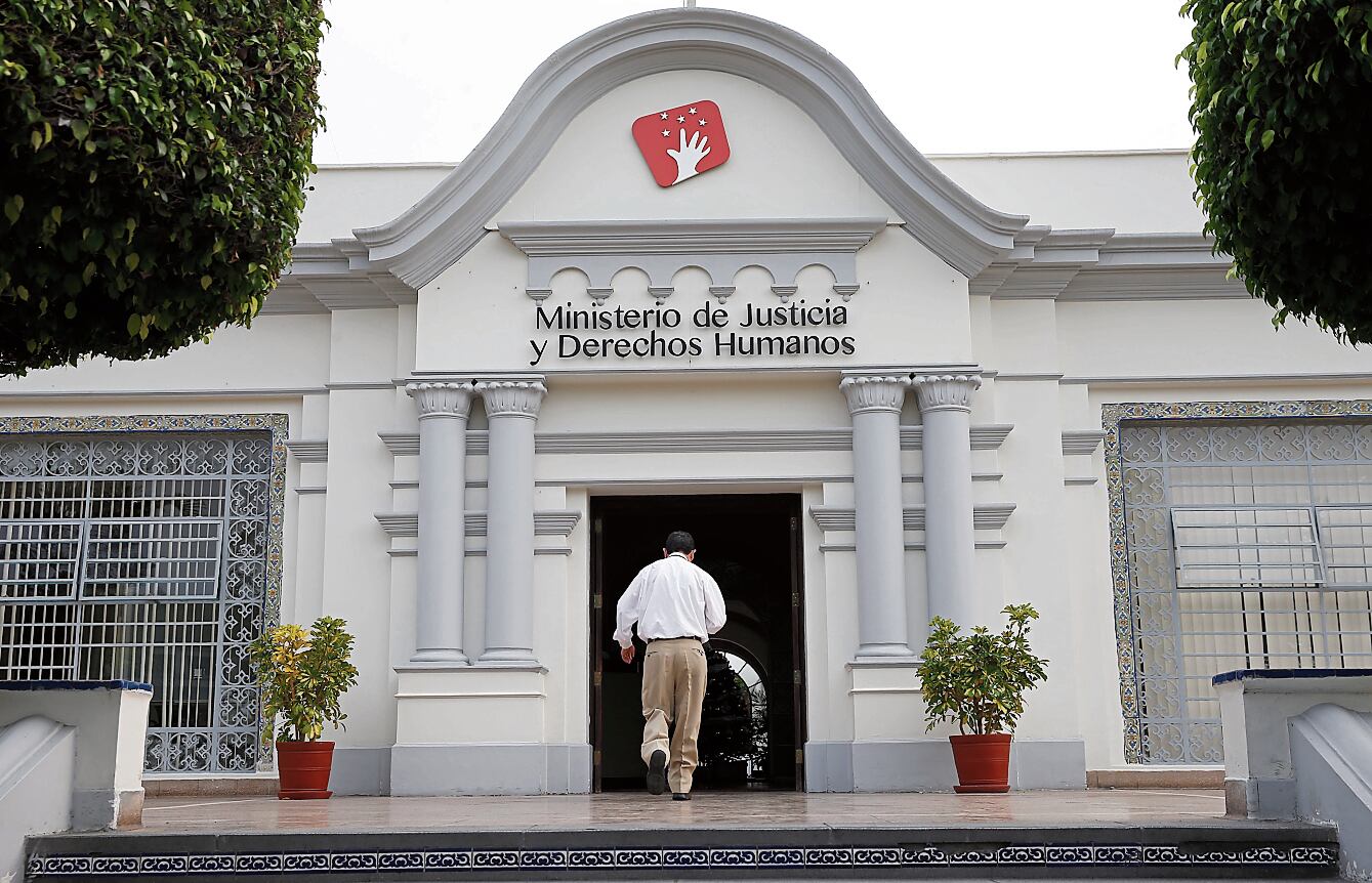 Proyecto del Minjusdh para obligar a los medios de comunicación a difundir las acciones del Gobierno contra la delincuencia en estado de emergencia ha generado rechazo en los gremios periodísticos. (Foto: Diana Chávez / Archivo GEC)