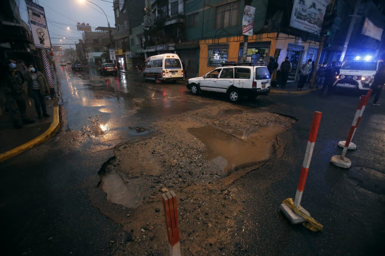 Una intensa llovizna se registró este domingo en diversos distritos de Lima Metropolitana. En San Juan de Lurigancho se reportaron pequeños aniegos. (Foto: César Grados / Archivo GEC)