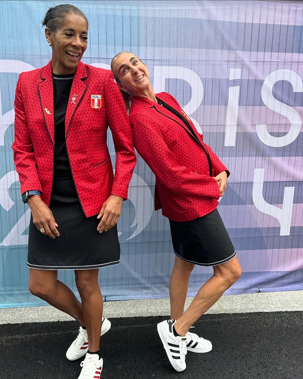 Deportistas peruanos listos para el desfile en la inauguración de los Juegos Olímpicos París 2024-