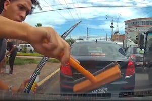 Los limpiaparabrisas reaparecen en Lima y vuelven a los semáforos pese a la prohibición