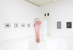 Galería Gato presenta performance en vivo de Cristina Garrido: arte conceptual y maquillaje en diálogo