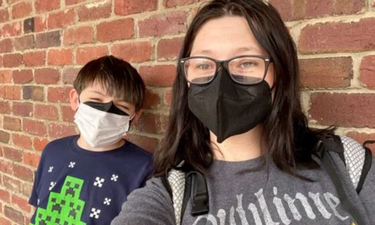 El sujeto pidió que abandonaran la heladería tras no quitarse las mascarillas. (Foto: Lindsay Fogarty)