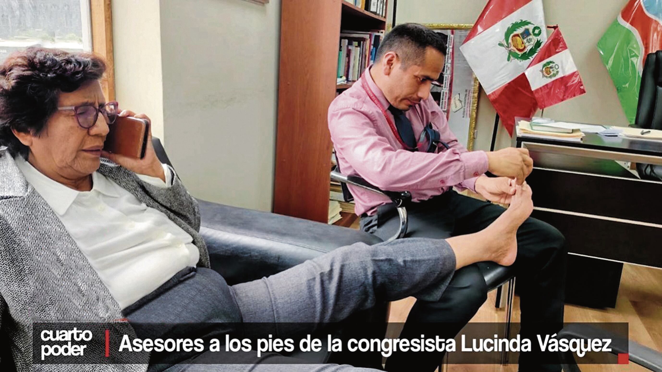 La fotografía de Edwar Rengifo, asesor y sobrino de la congresista Lucinda Vásquez, cortándole las uñas de los pies, mientras ella habla por su teléfono celular, fue revelada por Cuarto poder, la noche del domingo.