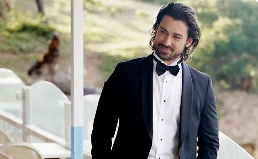 El actor turco Alp Navruz interpreta a Poyraz en “Ada Masali: El cuento de la isla” (Foto: Ay Yapım)