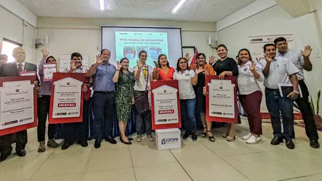Ucayali: entregan título de propiedad para formalización de filial de Universidad Nacional de Ucayali en Aguaytia
