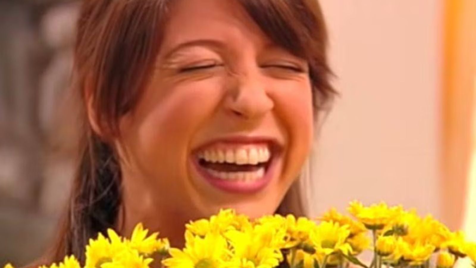 Regalar flores amarillas se relaciona con una canción de Floricienta (Foto: Telefe)