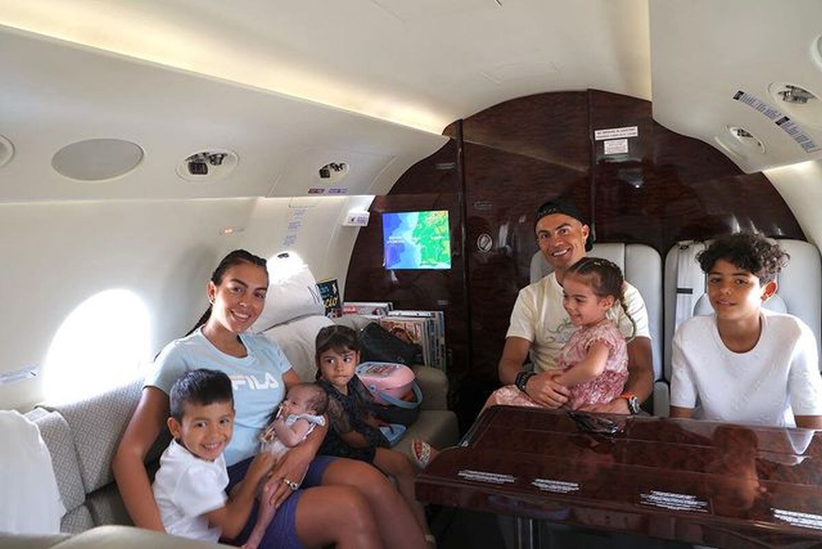 La familia completa de CR7 y Georgina, con la gemela recientemente nacida (Foto: Georgina Rodríguez / Instagram)