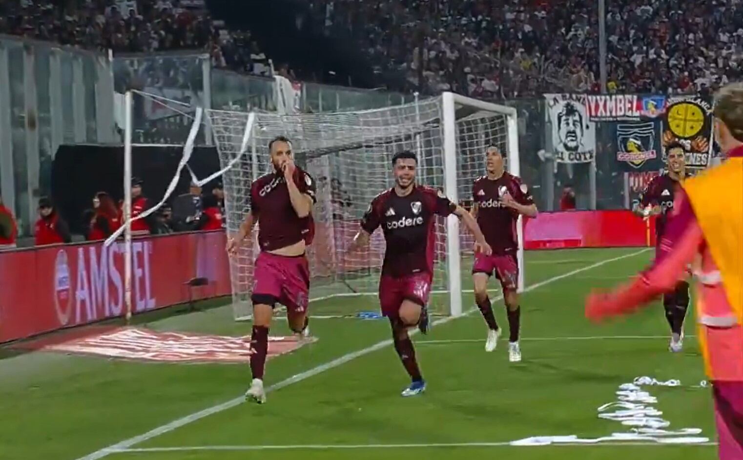 El central del conjunto ‘Millonario’ se impuso en el área del ‘Cacique’ y puso el primero del partido por Copa Libertadores 2024.