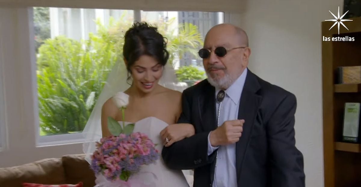 Un ramo de una novia también fue propició para sus aparición (Foto: Televisa)