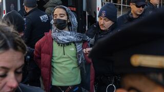 Varios manifestantes arrestados por bloquear el paso a agentes migratorios en Nueva York