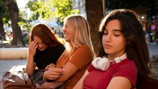 Qué significa que una persona interrumpa una conversación, según la psicología