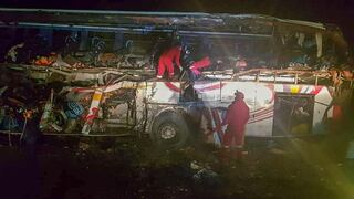 Tragedia en Bolivia: choque de autobús con camión deja al menos 24 muertos