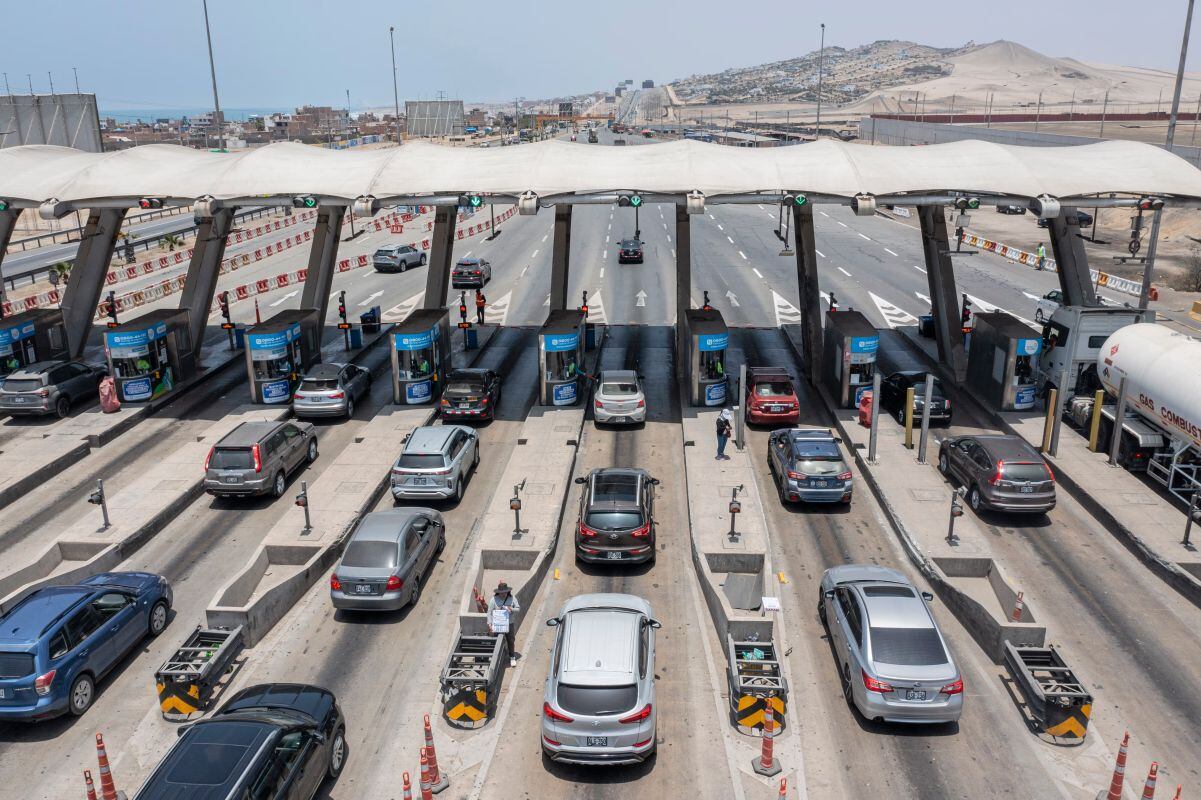 Rutas de Lima indicó que dejaría de operar en los peajes de Villa y Punta Negra en la Panamericana Sur. Foto: GEC