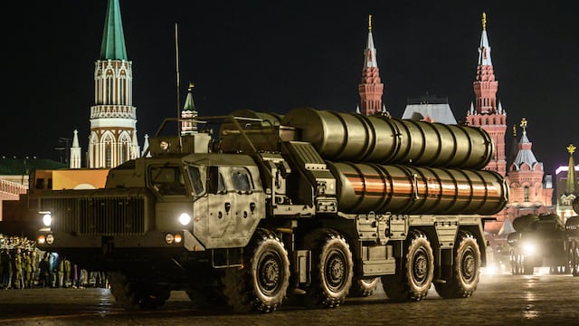 Ucrania anuncia la destrucción de un sistema de misiles ruso S-400 estacionado en Crimea