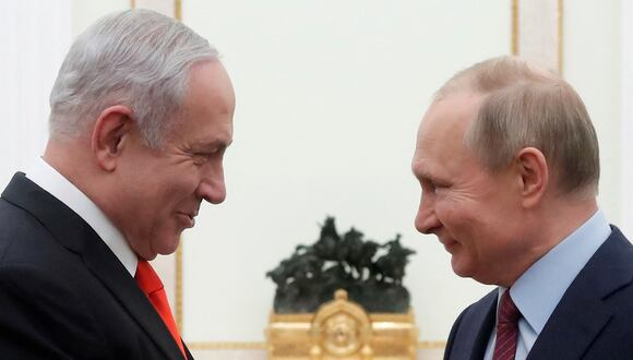 El presidente ruso, Vladimir Putin, se reúne con el primer ministro israelí, Benjamin Netanyahu, en el Kremlin de Moscú el 30 de enero de 2020. (Foto de MAXIM SHEMETOV / POOL / AFP)