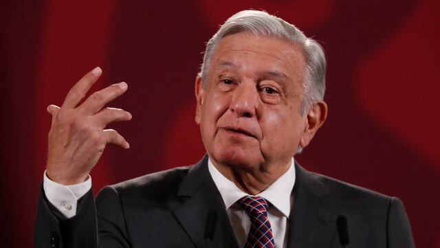 AMLO critica el envío de buses con migrantes a casa de Kamala Harris durante Navidad