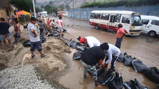 Chaclacayo: desbloquean Carretera Central tras huaico que dejó calles inundadas 