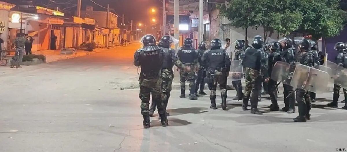 Imagen referencial | Fuerzas de seguridad iraníes desplegadas para el primer aniversario de la muerte de Mahsa Amini. (Foto: DW)
