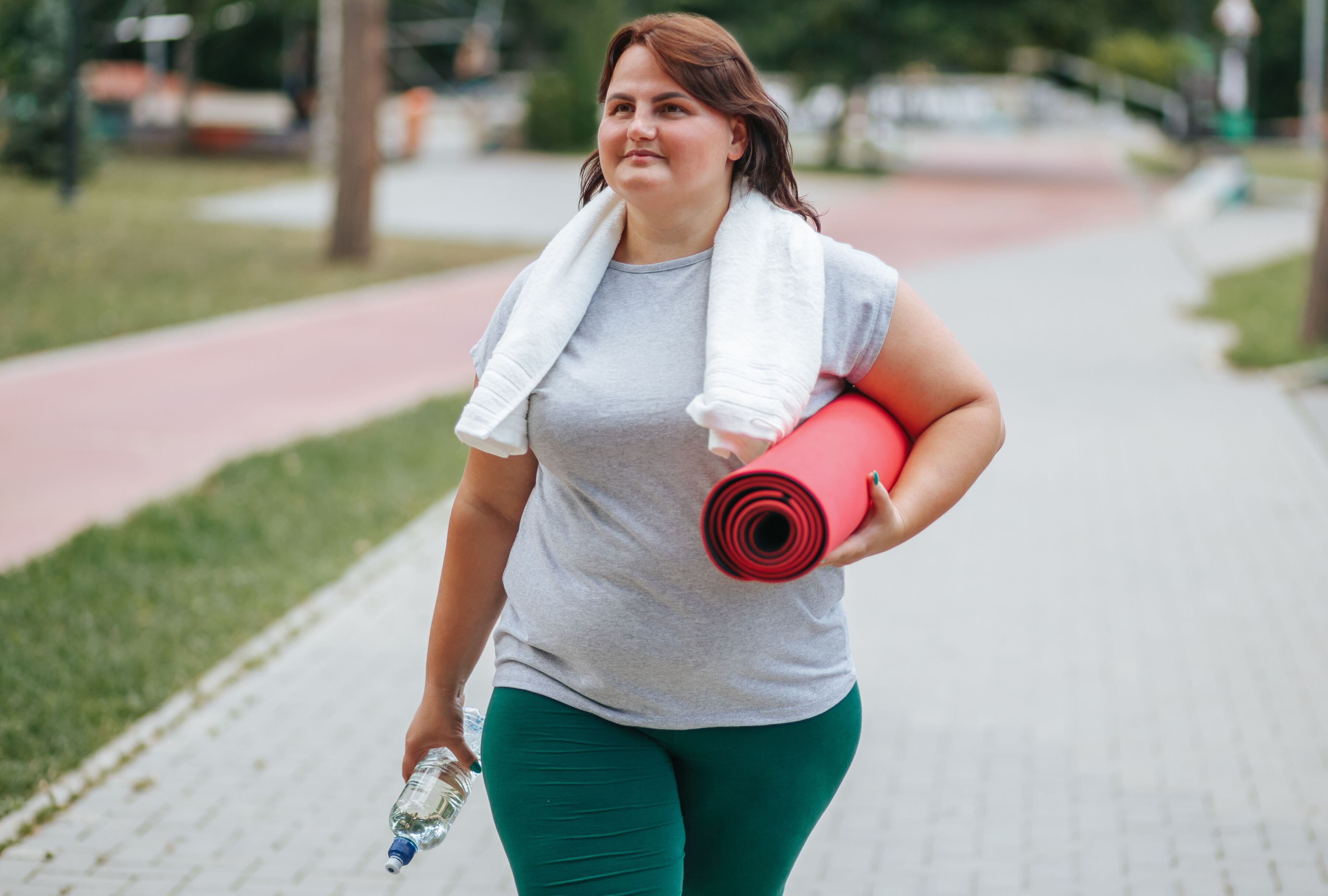 Ejercitarse regularmente, así como llevar una dieta saludable, entre otras acciones, reducen el riesgo de demencia precoz. (Foto: Alexandr Muşuc/iStock)