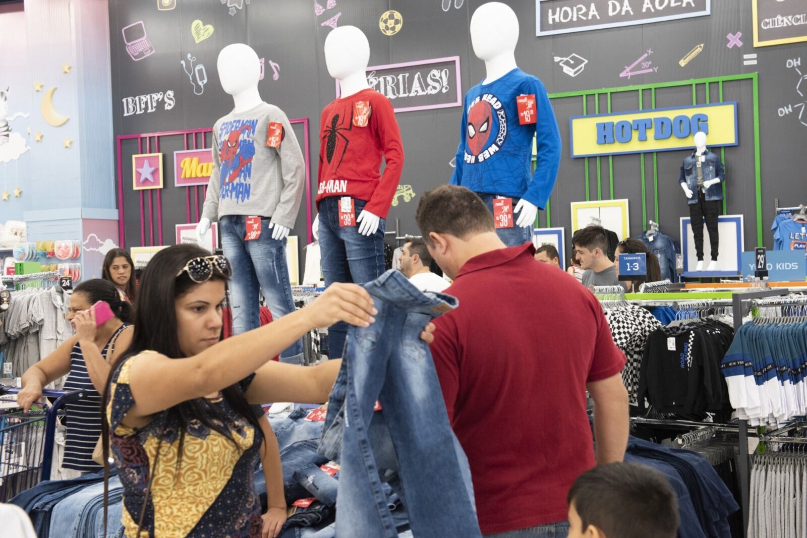 reducción obedece a la reversión de los choques sobre algunos precios de bienes y servicios, el menor tipo de cambio, y los efectos de las medidas de política monetaria que ha venido adoptando el BCR. (Foto: Bloomberg)