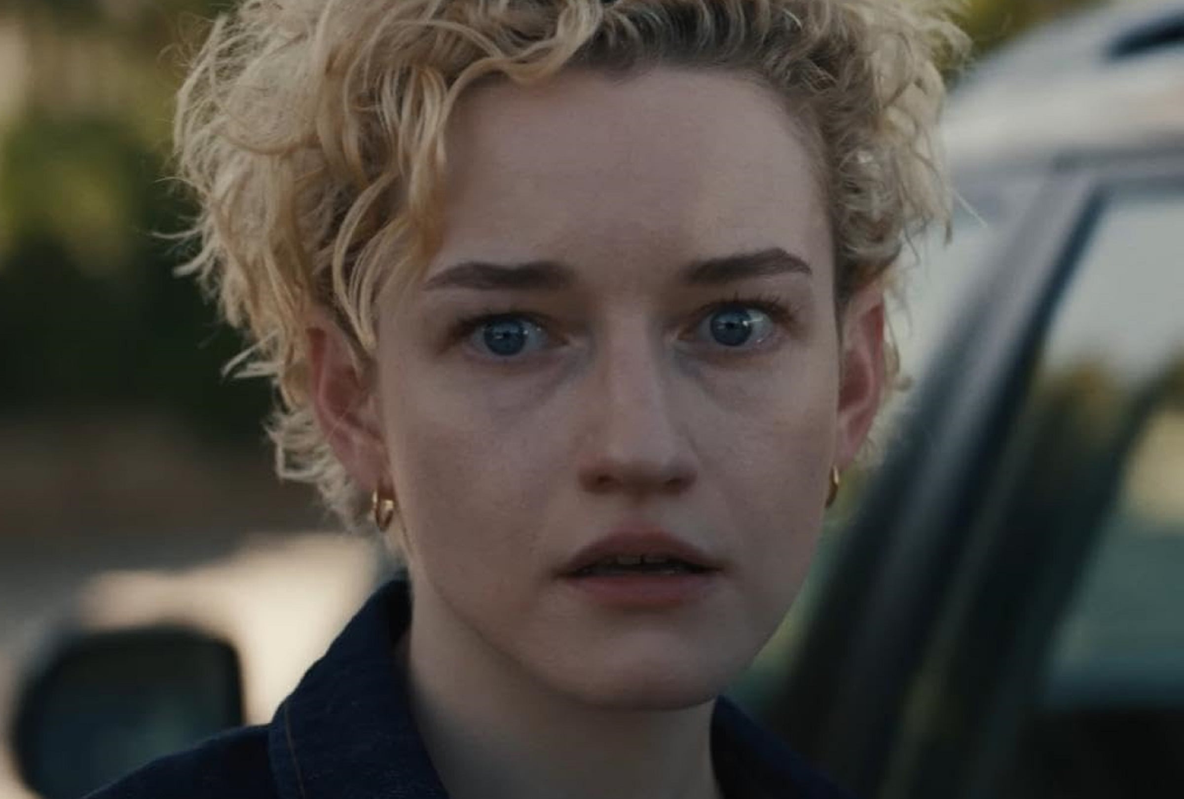 Julia Garner asume el rol de la maestra Justine Gandy en la película de terror "La hora de la desaparición" (Foto: Warner Bros. Pictures)