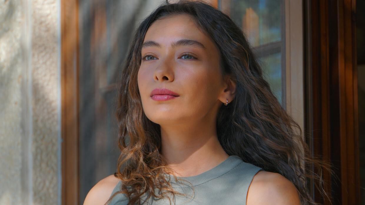 Neslihan Atagül interpreta a Nare Çelebi en "La hija del embajador". (Foto: Univisión)