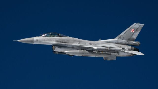 EE. UU. entrenará a pilotos ucranianos en el manejo de cazabombarderos F-16 desde octubre