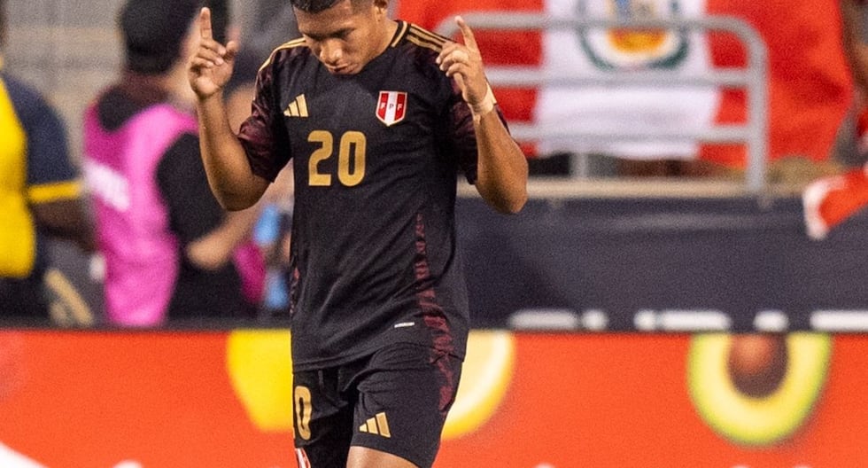 Edison Flores ingresó al top ten de goleadores históricos de la selección peruana. (Foto: AP)