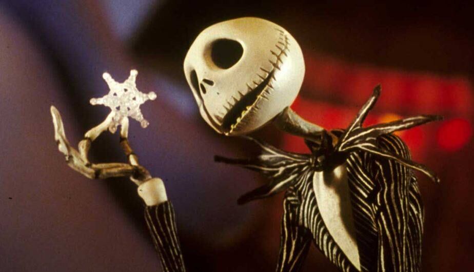 En "El extraño mundo de Jack”, aburrido por su rutina de sustos y gritos, el rey Calabaza secuestra a Santa Claus y planea repartir regalos macabros a los niños en Navidad (Foto: Touchstone Pictures)