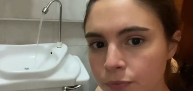 Muestra el “baño más pequeño de New York” y sorprende por su diseño único