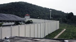 Interactúa con los presos en esta peligrosa cárcel de Tailandia