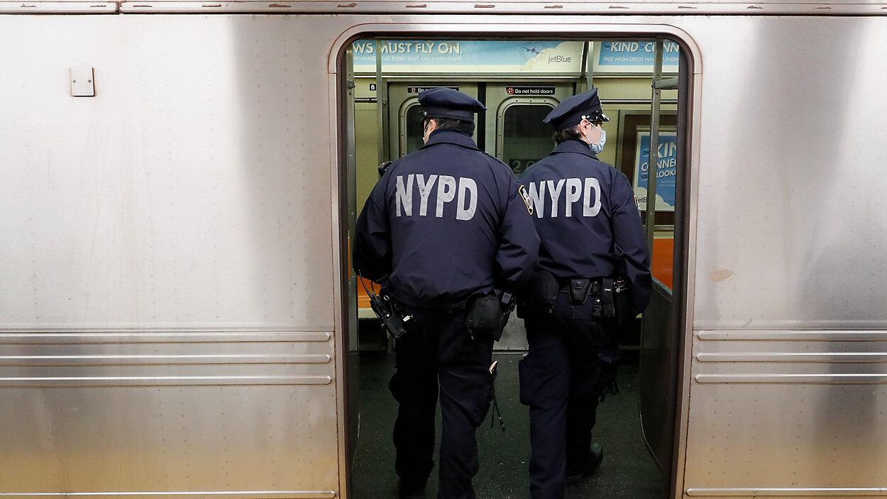 La policía en una estación del metro de Nueva York (Foto: AFP)