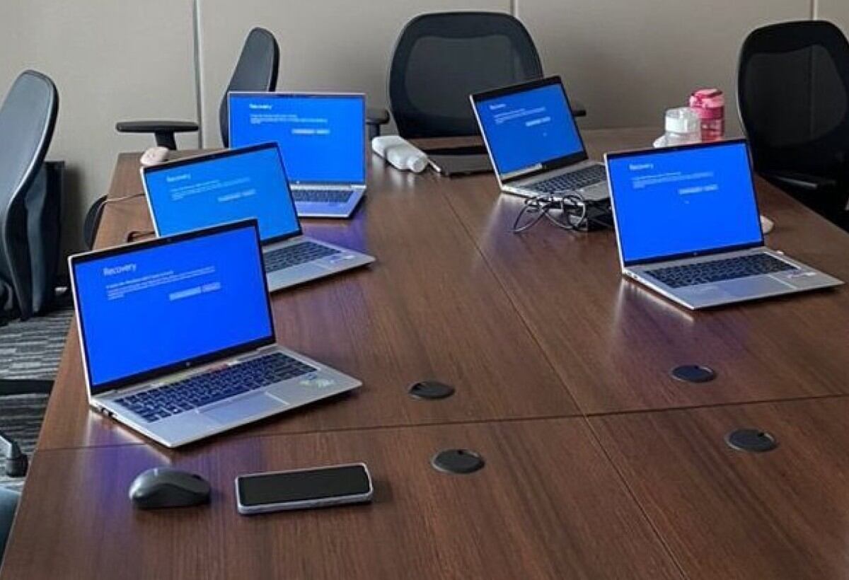 CrowdStrike responde al desastre global de Microsoft con vales de Uber Eats para los afectados. (AFP)