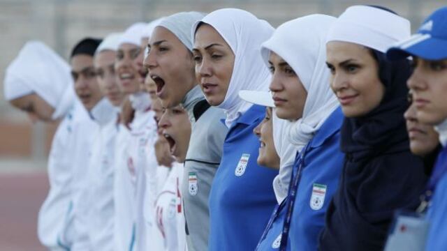 Autorizan uso del velo y el turbante en el fútbol