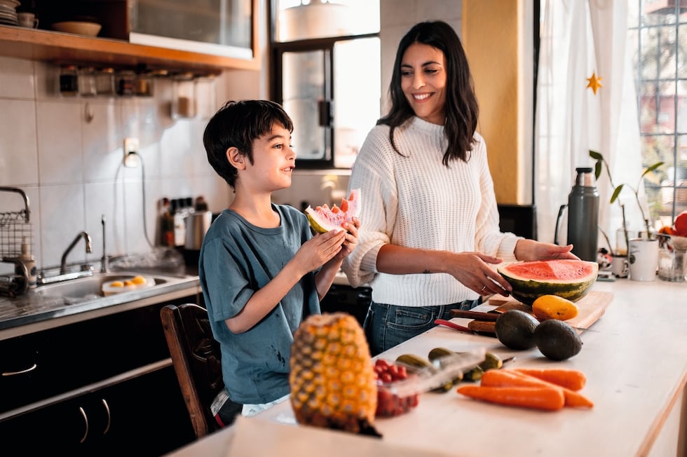 Durante la infancia, una alimentación variada y rica en nutrientes aporta las herramientas para que el cerebro se desarrolle plenamente.