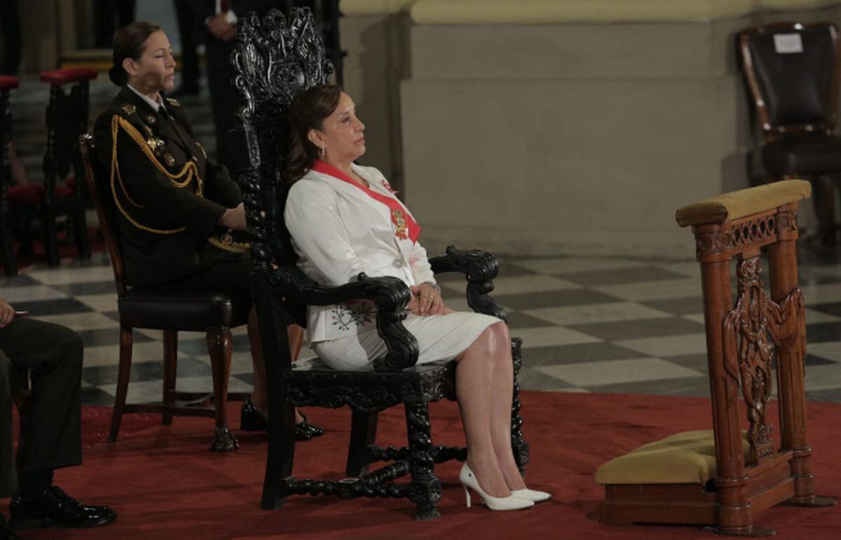 La presidenta de la República, Dina Boluarte, en los momentos previos al inicio de la ceremonia religiosa por Fiestas Patrias | Foto: Anthony Niño de Guzmán / @photo.gec