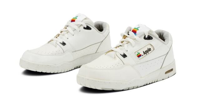 Unas zapatillas para empleados de Apple de los 90 se están vendiendo por US$50.000