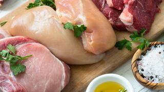 Comer más pollo que carne roja reduce notablemente emisiones contaminantes