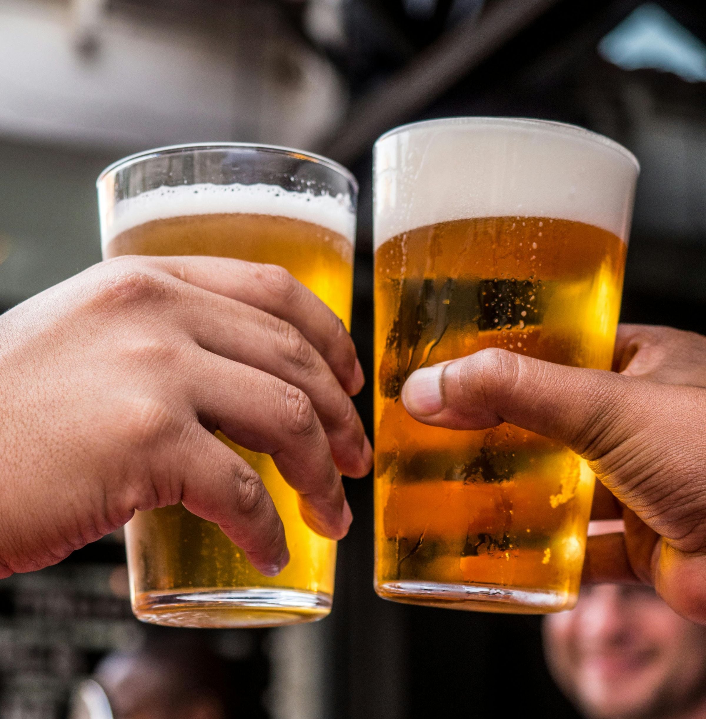 Un vaso de cerveza, de 350 ml, tiene la misma cantidad de alcohol que un shot de tequila de 45 ml, de acuerdo a la Dra. Andrea Reyes. (Foto: Tembela Bohle / Pexels)