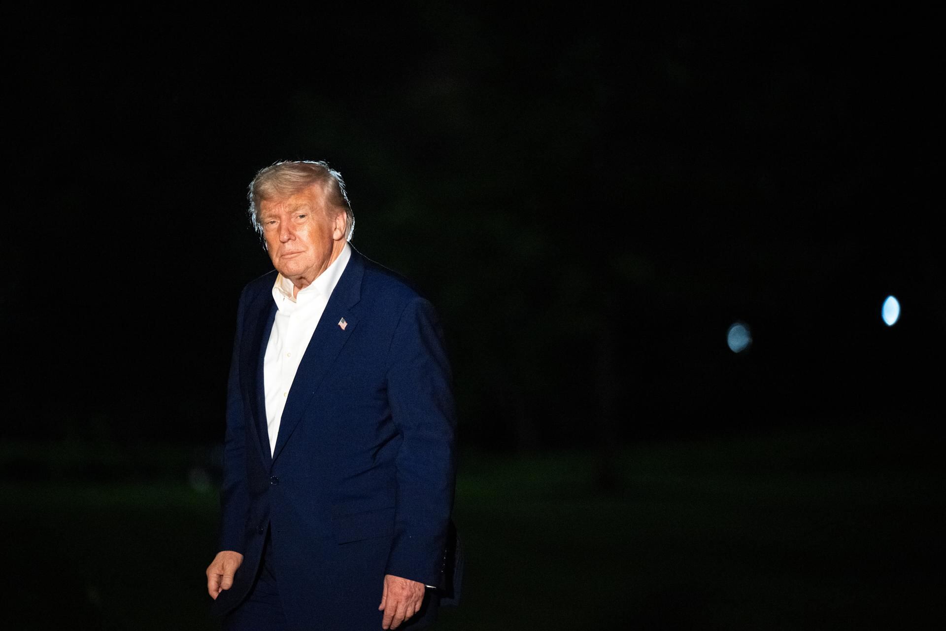 El presidente de Estados Unidos, Donald Trump, deseó una "pronta y exitosa recuperación" a su antecesor, Joe Biden, quien anunció que tiene cáncer de próstata. (EFE/EPA/ANNABELLE GORDON / POOL)