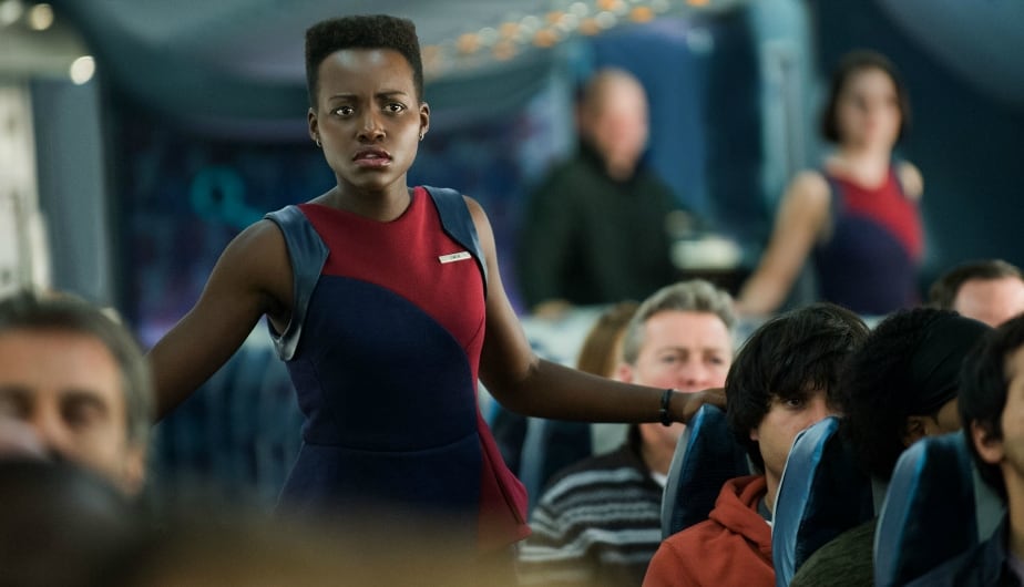 Lupita Nyong’o como Gwen Lloyd en una escena de la película "Non-Stop: Sin escalas" (Foto: Universal Pictures)
