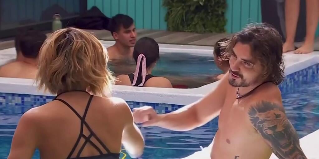 Christian Estrada y Aleska Génesis protagonizaron comprometedores momentos en "La casa de los famosos" hasta antes de la eliminación del deportista (Foto: Telemundo)