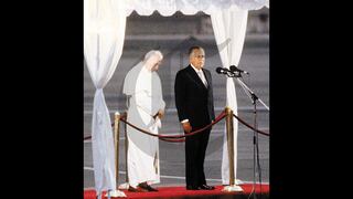 La visita de Juan Pablo II que llenó de fervor al Perú