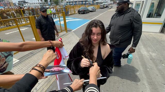 Lauren Jauregui llegó a Lima: así fue el encuentro con sus fans en el aeropuerto