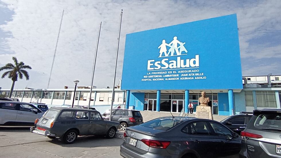 Fiscalía anticorrupción incautó documentación. (Foto: EsSalud)